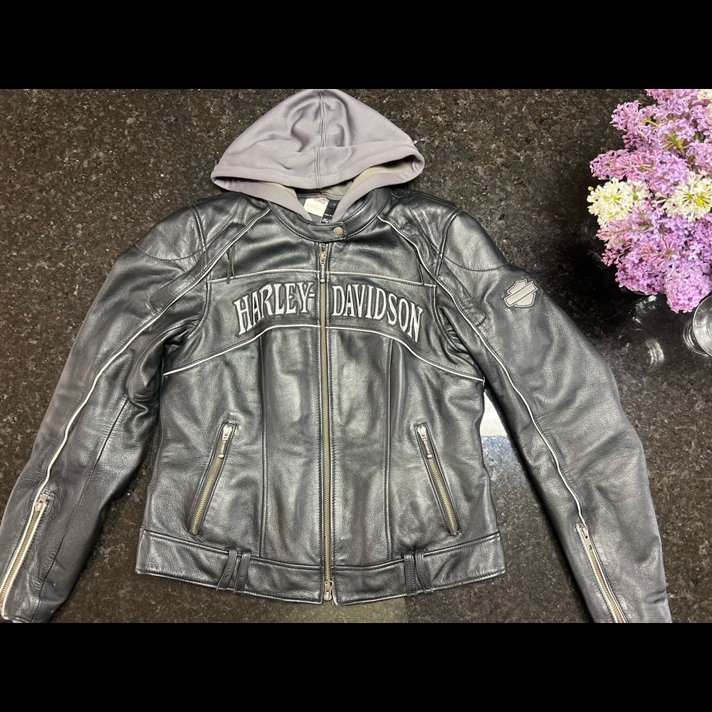 Harley Davidson Leather Motorcycle Jacket and sweatshirt insert. Size medium.